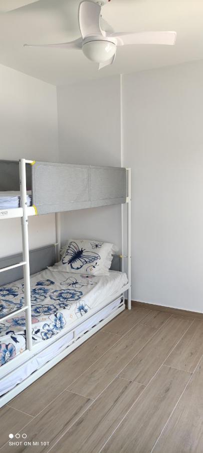 Beachfront Cozy Arenales Del Sol, Alicante Apartment